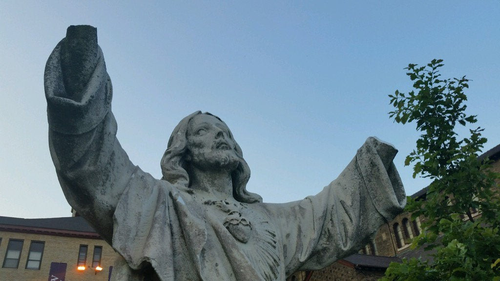 Έκοψαν τα χέρια από άγαλμα του Ιησού σε Πανεπιστήμιο (ΦΩΤΟ & ΒΙΝΤΕΟ)